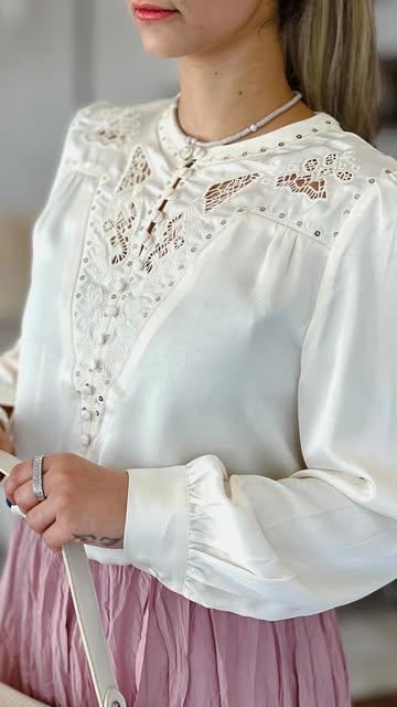 شومیز ساتن ابریشم وارداتی مشکی و شیری سایز ۳۸ الی ۴۶